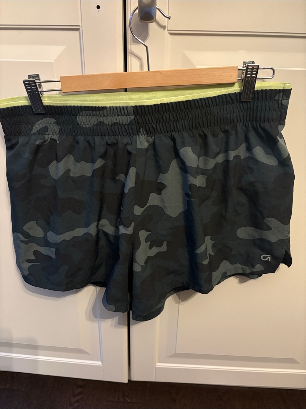 GAP L Camouflage Athletic Shorts with Lime Waistband